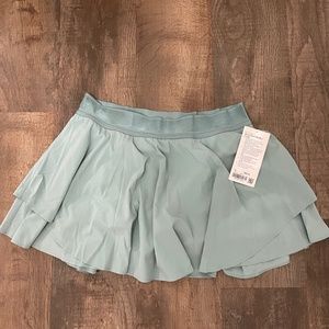 Lululemon court rival HR skirt- size 12